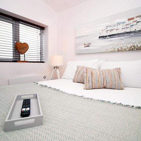 Coastal Penarth Dream! Close To Cardiff Superb Location Near Bars And Restaurants! Dog Friendly And Welcome Breakfast Pack! Екстериор снимка